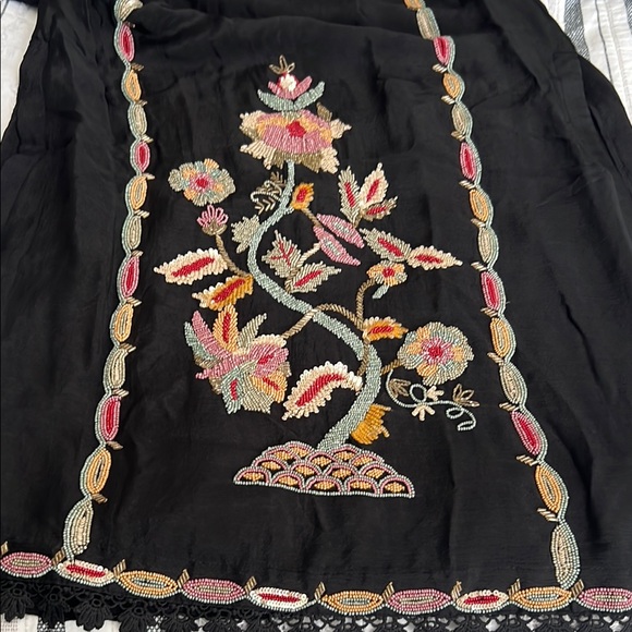 Floral Black and Red Women's Ethnic Outfit - Picture 9 of 12